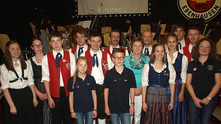 Über 150 Musiker der Blaskapelle Ebenhausen unterzogen sich seit der 90-er Jahre Leistungsprüfungen. Viele von ihnen blieben der Kapelle über Jahrzehnte treu.