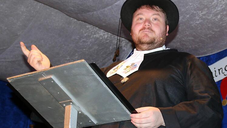 Als "Don Camillo von Heilgersdorf" trat Pfarrer Tobias Knötig zum ersten Mal in die Seßlacher Bütt.Foto: Bettina Knauth