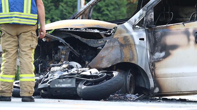 Alzenau: Biker kracht mit Auto zusammen