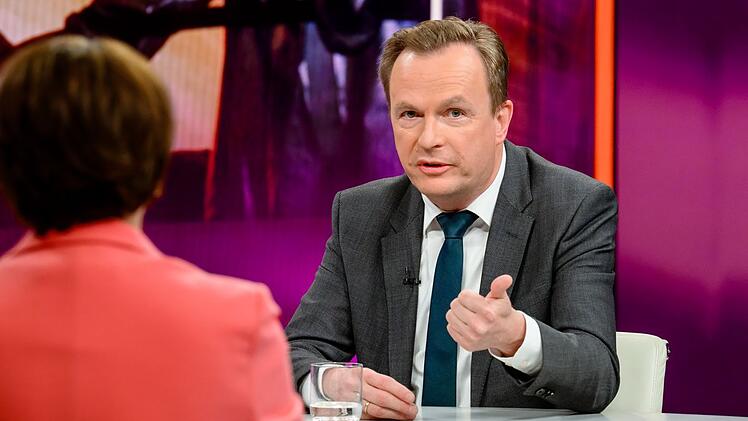 "Aus Geld allein ist nicht Wachstum entstanden", betonte Ökonom Jens Südekum, wie wichtig es sei, das Geld des Sondervermögens richtig zu verteilen.
