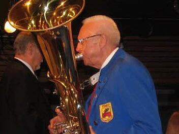 Bernhard Hering spielte im Blasorchester Ebern die Tuba und gilt dort als unbedingtes Vorbild. Nun hört er auf. Foto: Archiv