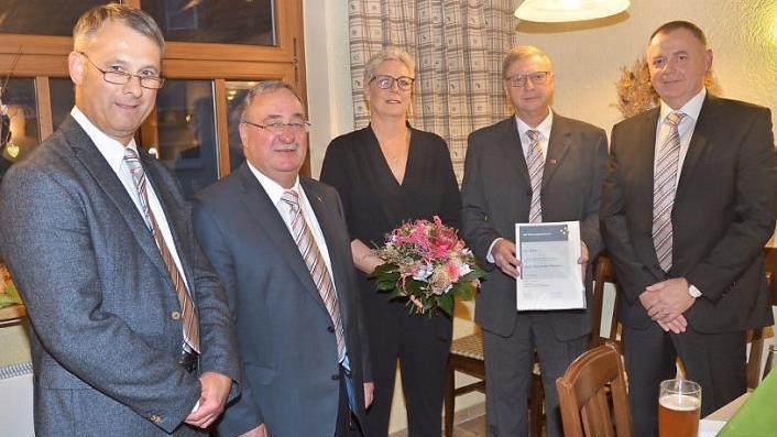Verabschiedung und Neueinführung von Vorständen der OBG: Das Bild zeigt von links Uwe Döring (Vorstandsvorsitzender), Reinhard Horn (Aufsichtsratsvorsitzender), Ute Kleylein, Alexander Kleylein (in den Ruhestand verabschiedet) und Jürgen Trebes (neues Vorstandsmitglied).  Foto: K.- H. Hofmann