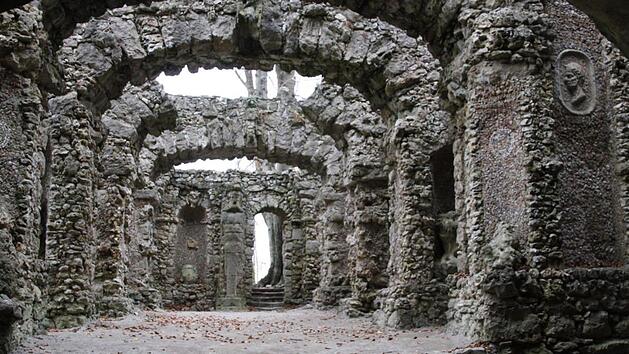 Das Ruinentheater, in dem Wilhelmine II. ihre eigenen Opern-Werke auff&uuml;hren lie&szlig;.  Foto: Reinhard L&ouml;wisch