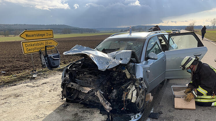 Rettungshubschrauber nach Verkehrsunfall im Einsatz