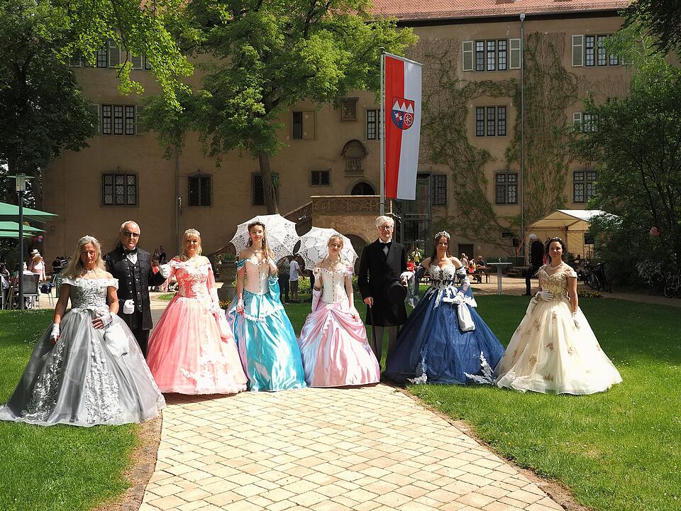 Themenf&uuml;hrungen, Kreativangebote und Live-Musik