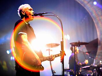 Farin Urlaub beim Konzert am 19. Oktober in Bamberg. Schöner Effekt mit dem Scheinwerfer, oder? Foto: Matthias Hoch.