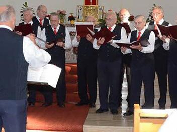 Die Eisenbahnsinggruppe Frohsinn Pressig unter der Leitung von Georg Wolf ist Veranstalter des Adventssingens in der Herz-Jesu-Kirche in Pressig. Foto: Karl-Heinz Hofmann