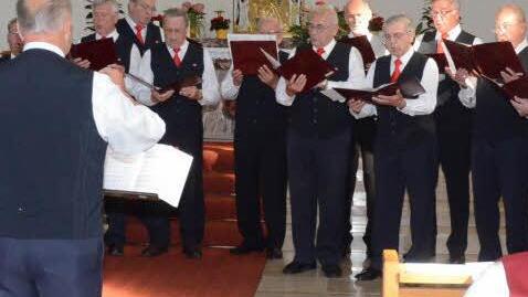 Die Eisenbahnsinggruppe Frohsinn Pressig unter der Leitung von Georg Wolf ist Veranstalter des Adventssingens in der Herz-Jesu-Kirche in Pressig. Foto: Karl-Heinz Hofmann
