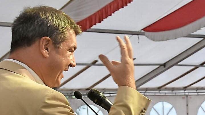 Beifall bekam Bayerns Finanzminister Markus S&ouml;der im unterfr&auml;nkischen R&ouml;ttingen vor allem f&uuml;r diesen Satz: "Ich habe kein Problem damit, dass jemand die Burka tragen will. Aber nicht bei uns." Foto: Markhard Brunecker