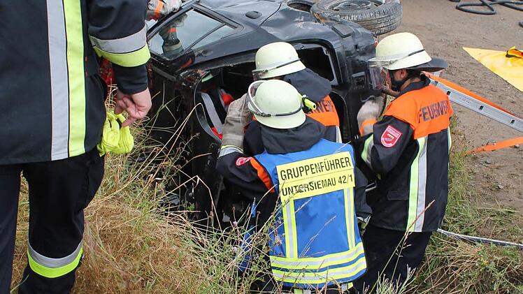 Ob Unfall oder Feuer: Die Feuerwehr Untersiemau übt einmal im Monat für den Ernstfall.  Foto: Feuerwehr Untersiemau