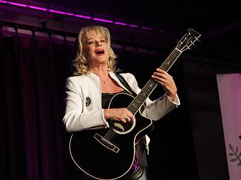 Lisa Fitz während ihres Auftritts in der Eggerbachhalle in Eggolsheim Foto: Mathias Erlwein