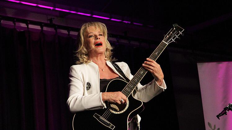 Lisa Fitz während ihres Auftritts in der Eggerbachhalle in Eggolsheim Foto: Mathias Erlwein