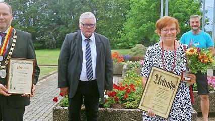 Hochkar&auml;tige Ehrungen kennzeichneten die Gemeinderatssitzung: von links Reiner Br&uuml;ckner, Bernd Reisenweber, Joachim Hassel, Monika He&szlig;, J&uuml;rgen Heymann und Harry Rei&szlig;enweber.