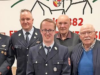 Ehrungen und Bef&ouml;rderungen (von links): Roland Wehner, Michael Rienecker, Andreas Seidenthal, Sven Lemmermann, Herbert Beck, Bruno Vogler, Lorenz Leitsch und Mario Jordan.