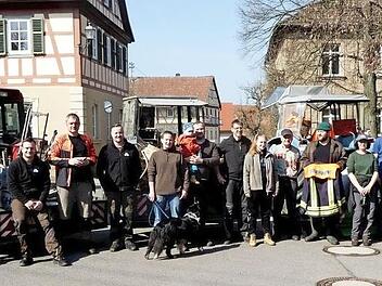 Die freiwilligen Helfer der Müllsammelaktion im Königsberger Stadtteil Unfinden  Foto: Gerold Snater