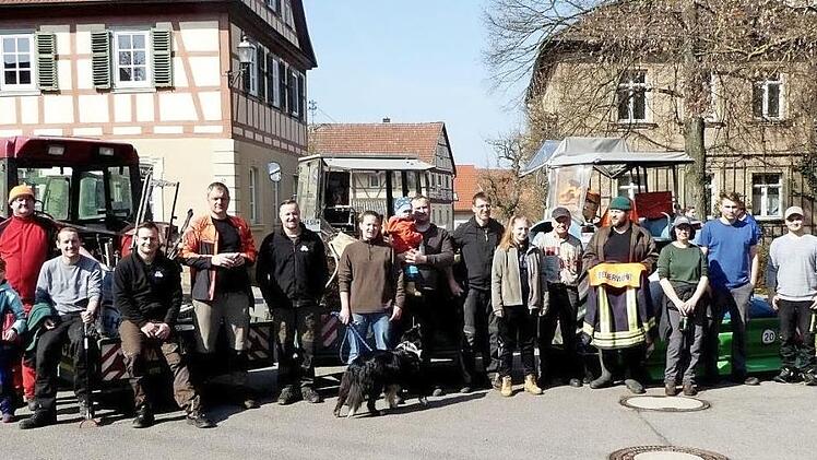 Die freiwilligen Helfer der Müllsammelaktion im Königsberger Stadtteil Unfinden  Foto: Gerold Snater