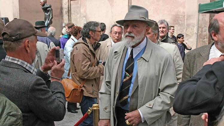 Markus Lüpertz bei der Enthüllung seines "Apoll" im Mai 2009. Foto: Ronald Rinklef/Archiv