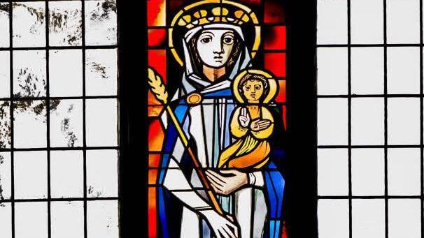 Maria mit Kind: Kirchenfenster in St. Augustin in CoburgFoto: Jochen Berger