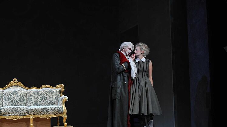 Turbulente Verwechslungen: Szene aus der Neuinszenierung von "Figaros Hochzeit" am Landestheater Coburg.Foto: Andrea Kremper