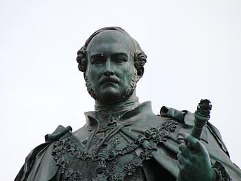 Die Statue von Prinz Albert auf dem Coburger Marktplatz. Foto: Simone Bastian