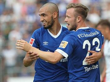Cedric Teuchert (rechts) jubelt gemeinsam mit Nabil Bentaleb.  Foto: Schalke 04