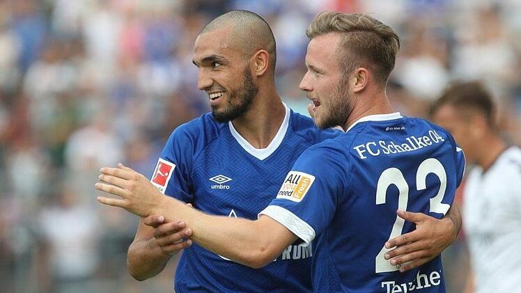 Cedric Teuchert (rechts) jubelt gemeinsam mit Nabil Bentaleb.  Foto: Schalke 04