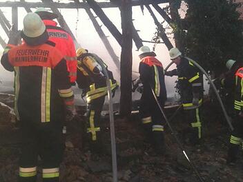 Die Mainbernheimer Feuerwehrleute bei einem Scheunenbrand in der Altstadt. Foto: Feuerwehr