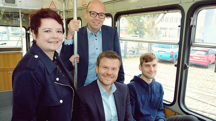 Kritische Fragen zu Drogen und Gewalt: Die OB-Kandidaten für Nürnberg mussten sich in Nürnberg kritischen Fragen von Johann, Tim, Sebastian und weiteren Jugendlichen stellen.  Foto: Nikolas Pelke