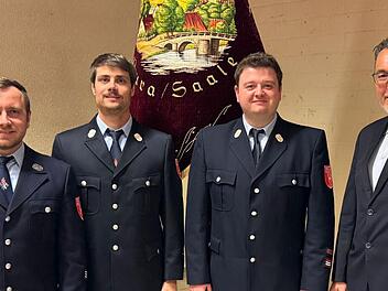2. Vorstand des Feuerwehrvereins Andreas Nuß (v. l.), stellvertretender Kommandant Johannes Kaiser, 1. Kommandant Marcel Weißensel und Bürgermeister/1. Vorstand Thomas Hack