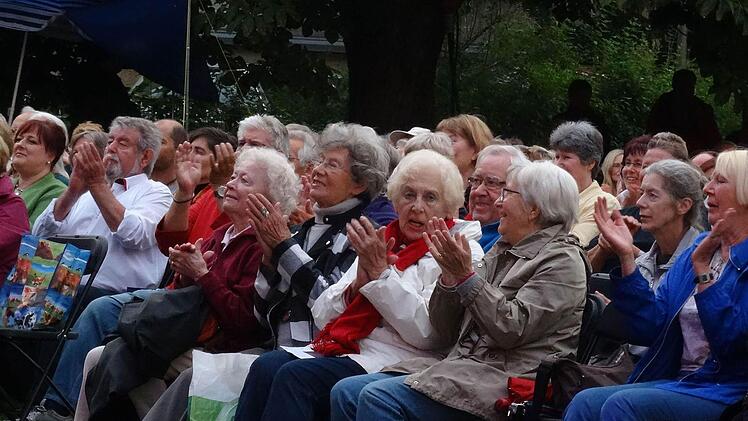 Applaus beim Open-Air-KonzertFoto: Jochen Berger