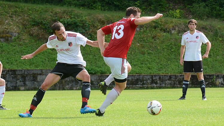 Werden beide in der Startelf des FC Fuchsstadt erwartet: Harry Bayer (links) und Florian Thurn, hier im Spiel gegen Memmelsdorf. Foto: ssp