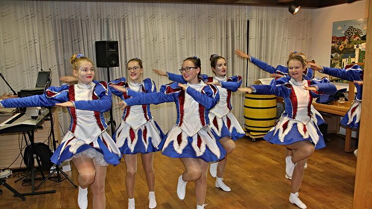 Einen flotten Tanz legte die Prinzengarde Rentweinsdorf aufs Parkett. Foto: Helmut Will