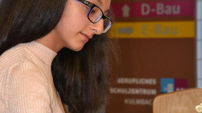 Ofeliya Guliyeva begleitete 2016 am Klavier die Eröffnung der interkulturellen Woche in der beruflichen Schulzentrum. Foto: Archiv/Uschi Prawitz