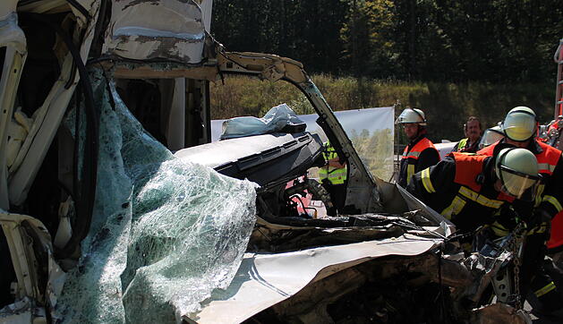 Lkw-Fahrer &uuml;berlebt Unfall nicht