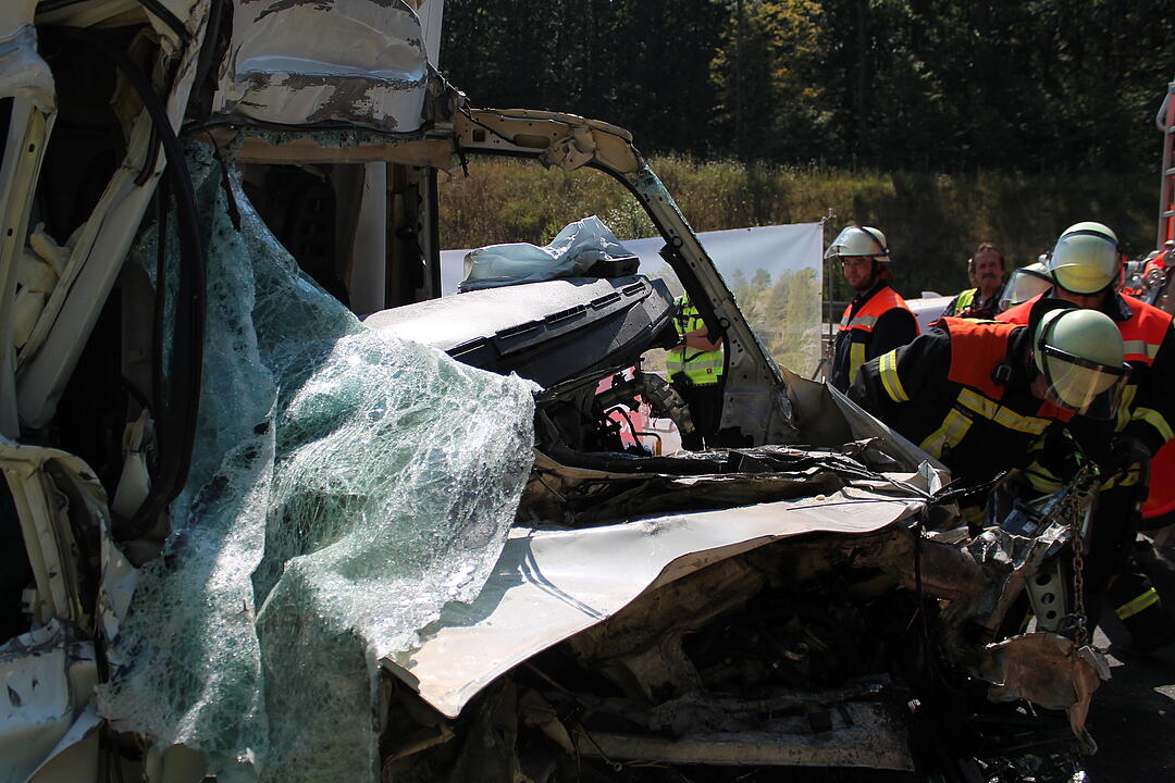 Lkw-Fahrer überlebt Unfall nicht