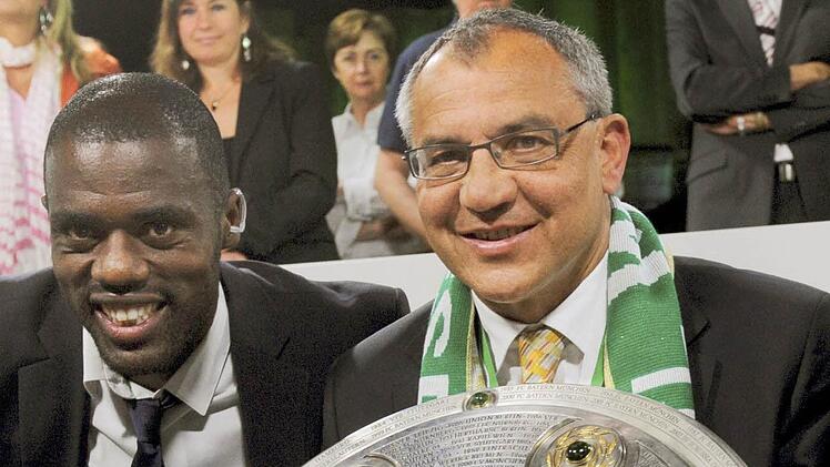 Drei Meisterschaften, zwei Pokalsiege: Felix Magath ist von den in Franken geborenen Trainern der mit Abstand erfolgreichste in der 1. und 2. Bundesliga. Das Bild zeigt ihn 2009 nach dem Titel mit Wolfsburg.  Foto: dpa
