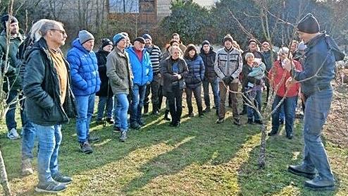 Michael Stromer demonstriert den richtigen Schnitt.