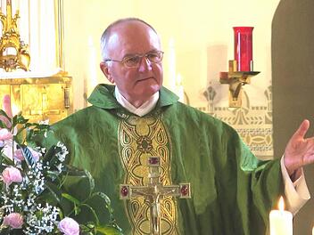 Pfarrer Werner Fortuna verlässt nach zehn Jahren seine Gemeinde in Sterpersdorf und geht in den Ruhestand.  Foto: Johanna Blum