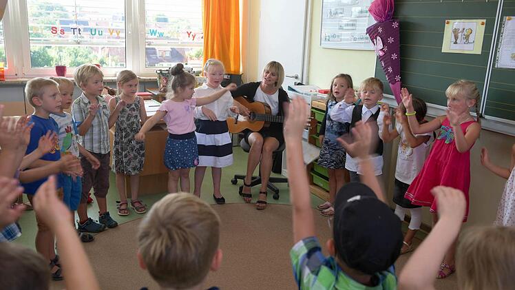 Auch die Schüler der 1b werden seit Dienstag von Katharina Groh auf Englisch unterrichtet.  Foto: Ronald Rinklef