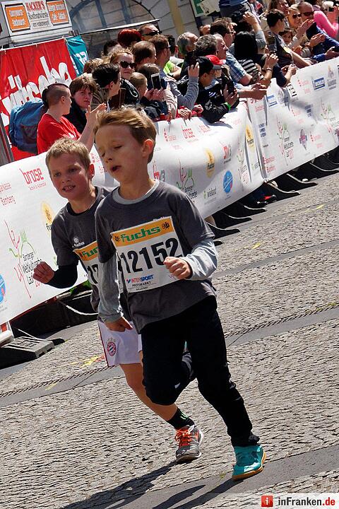 Weltkulturerbelauf 2017 in Bamberg: Der Zieleinlauf am Maxplatz
