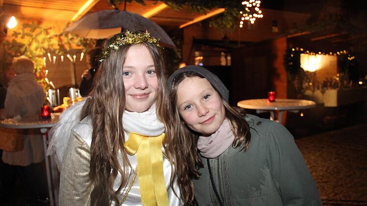 Lea ist stolz auf ihre Freundin Noela Foto: Carmen Schwind