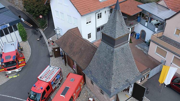 Mit der Drehleiter ging es in die Luft: Ausstellung von Geräten und Fahrzeugen der Feuerwehr zum Jubiläum.  Fotos: Gerd Schaar