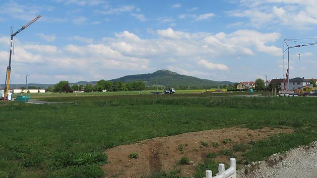 Auf diesen mehr als 10&nbsp;000 Quadratmetern im Neubaugebiet "Unterzettlitz-Nord" darf bald gebaut werden. Foto: Monika Sch&uuml;tz