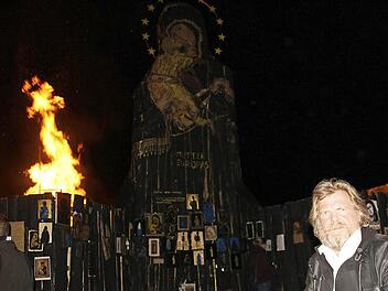 Künstler Herbert "Jimmy" Fell am Samstagabend in Niederlauer. Foto: Paul Ziegler