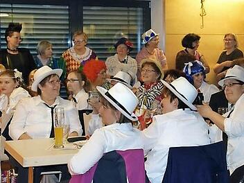Die Stimmung war prächtig beim Weiberfasching in Kleinsendelbach. Fotos: Petra Malbrich