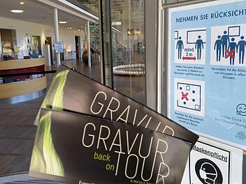 Abstandsgebot, Maskenpflicht, Hygiene-Regeln: Sicherheit hat Vorrang im Glasmuseum Rosenau.Foto: Jochen Berger