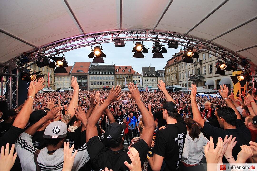 Meister-Party am Maxplatz