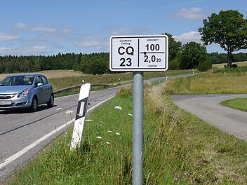 Wackelkandidat: Weil es Zweifel an ihrer Verkehrsbedeutung gibt, steht die Kreisstraße CO 23 derzeit zur Diskussion. Eine Entscheidung ist aber noch lange nicht getroffen, betonte Landrat Michael Busch gestern bei der einer Sitzung des Kreis-Bauausschusses im Landratsamt. Foto: Berthold Köhler