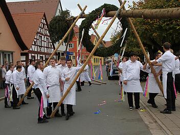 Baum aufstellen auf der Eggolsheimer KerwaMathias Erlwein