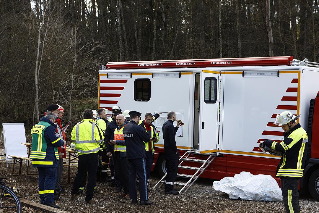 Lagerhalle in Mittelfranken brennt – Polizei warnt vor giftiger Rauchwolke